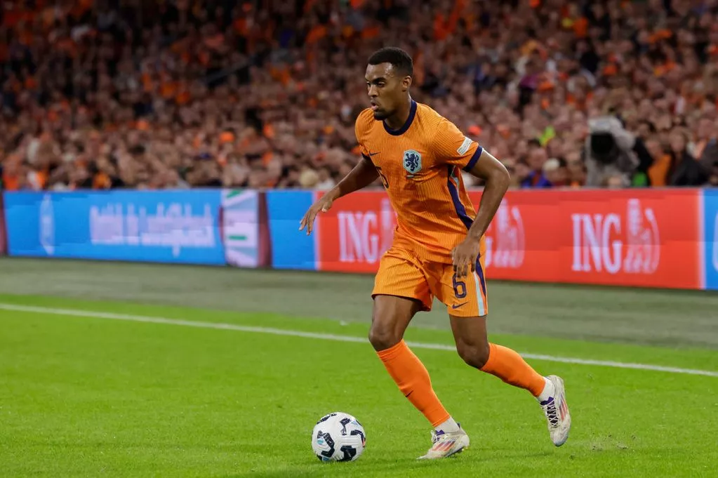 ‘Seemed angry’ – Dutch media deliver Ryan Gravenberch Liverpool verdict with Arne Slot message