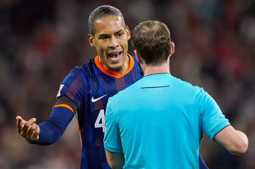 Darwin Nunez ‘very alone’ as ‘angry’ Virgil van Dijk sends Liverpool message