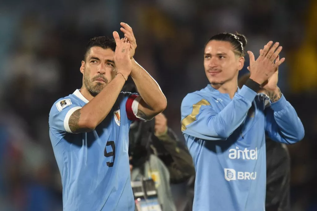 Darwin Nunez burst into tears at half-time as striker comforted by Liverpool legend