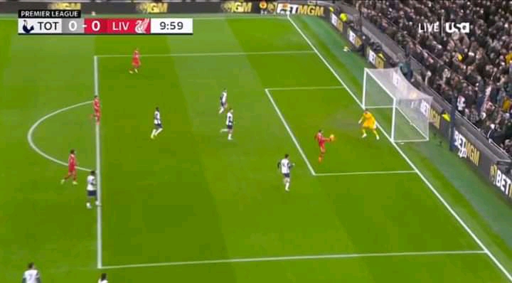 Mo Salah’s Shocking Miss! How Did He Miss That?! Mohamed Salah’s Glaring Error Against Tottenham  Leave Fans Furious!