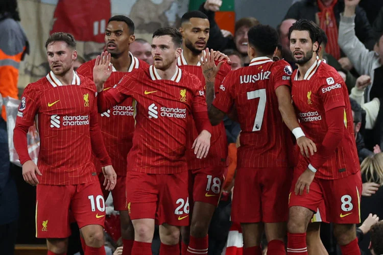 Jamie Carragher says Liverpool did something to Man City for the first time ever on Sunday