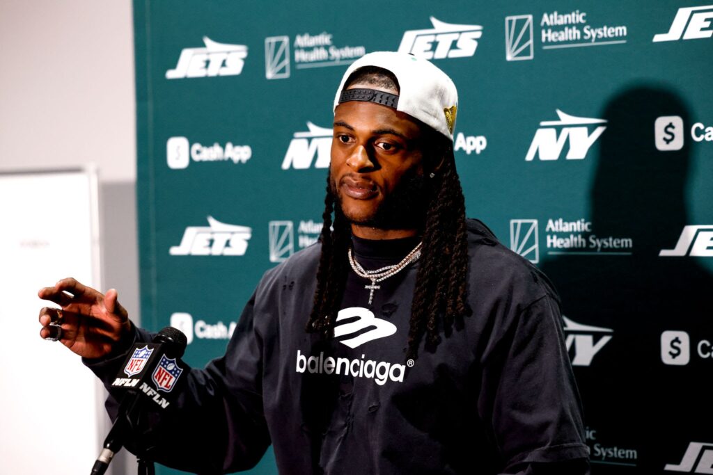 DAVANTE ADAMS DROPS STEELERS BOMBSHELL! Packers WR Sparks Trade Rumors with Shocking Comment About Mike Tomlin – Is a Blockbuster Deal Coming?
