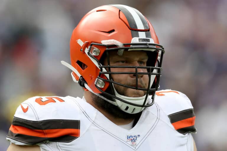 SHOCKING Decision: Joel Bitonio’s Retirement Could Be Tied to Myles Garrett’s Fate – Insider Reveals When He’ll Make the Call