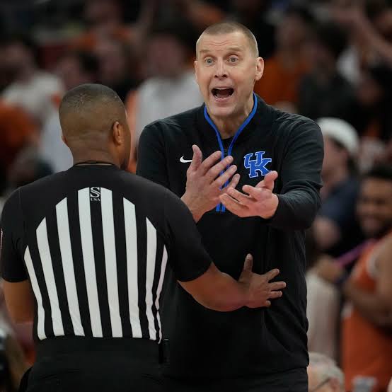 Refs Under Fire: Investigation Launched After Kentucky Wildcats’ Controversial Loss