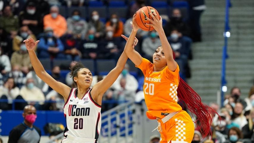 No. 19 Tennessee Stuns No. 5 UConn, Snaps Huskies’ 11-Game Winning Streak