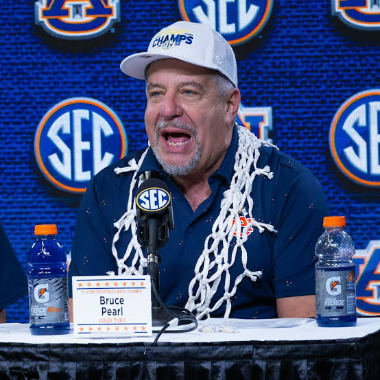 Bruce Pearl SHOCKS Everyone with Savage Jab at Kentucky Wildcats After Miles Kelly’s INSANE Performance