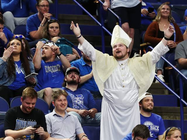 CONTROVERSY ERUPTS! Mark Pope’s Shocking Decision Ahead of Tennessee Match Sparks Heated Debate Among Kentucky Fans on Social Media