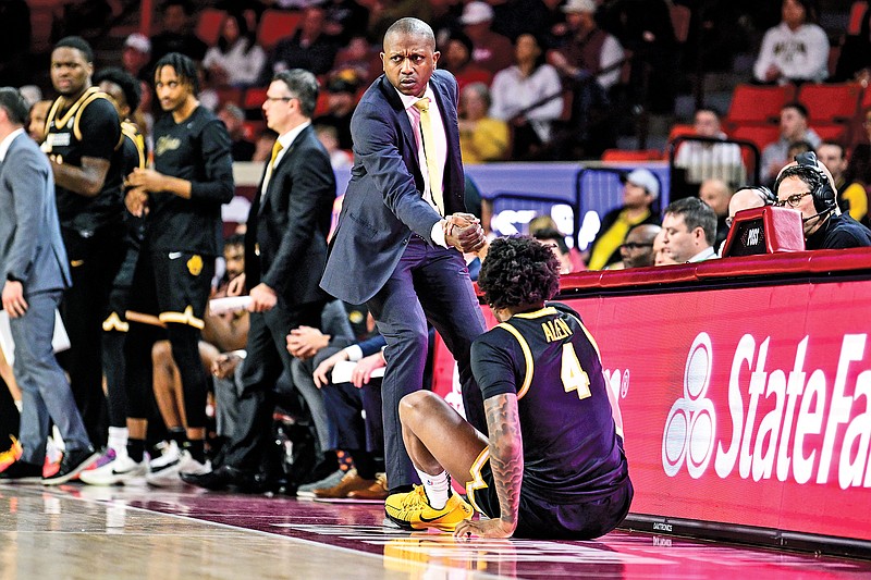 SCANDAL ERUPTS: Missouri Fans FURIOUS Over Referee’s Alleged Bias – Is This the Most CORRUPT Officiating in Sports History?