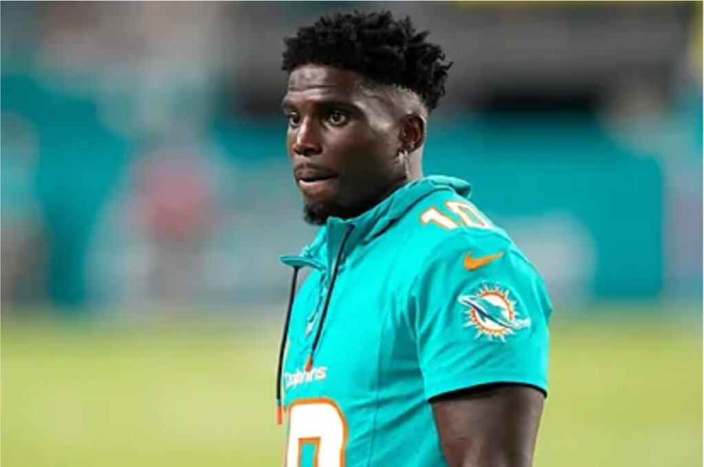 TYREEK HILL JUST GOT TORCHED: Randy Moss UNLEASHES SCATHING Verdict on Tyreek Hill’s Legacy.