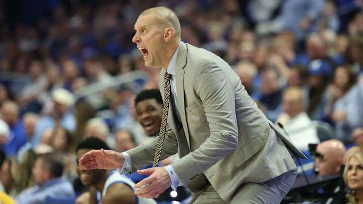 Mark Pope Says One Wildcat Is Already Making NBA-Level Plays — and It’s Not Who You Think