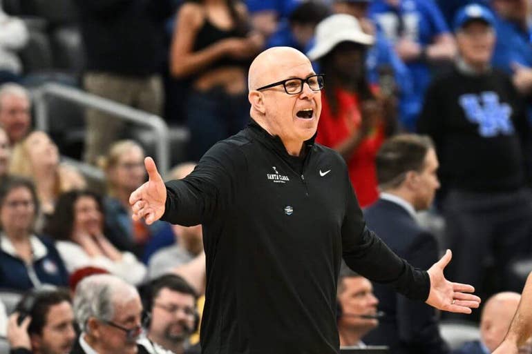 This Is Why Santa Clara Fans Are Outraged — Sendek’s Comments on the Refs Go Viral